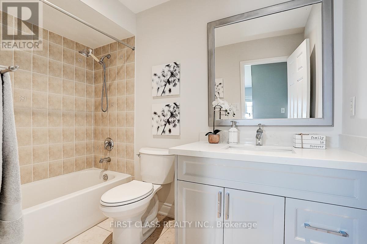 Photo 34 of 50 Hayfield Crescent, Richmond Hill ON