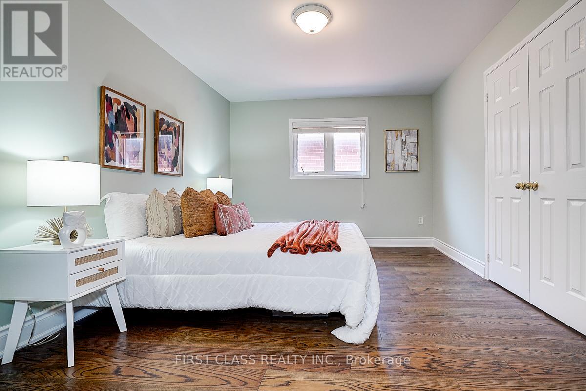 Photo 35 of 50 Hayfield Crescent, Richmond Hill ON