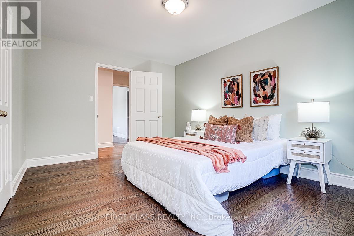 Photo 36 of 50 Hayfield Crescent, Richmond Hill ON