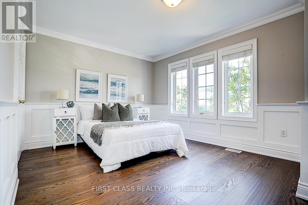 Photo 37 of 50 Hayfield Crescent, Richmond Hill ON