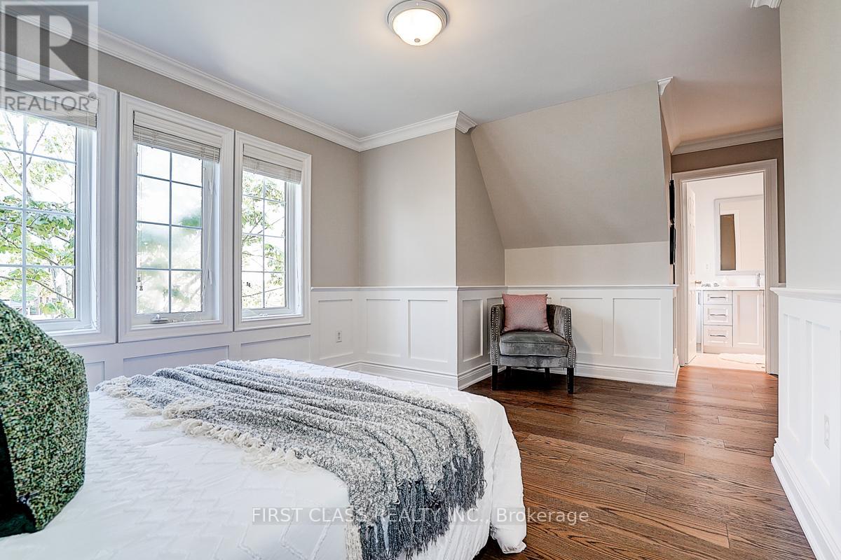 Photo 38 of 50 Hayfield Crescent, Richmond Hill ON