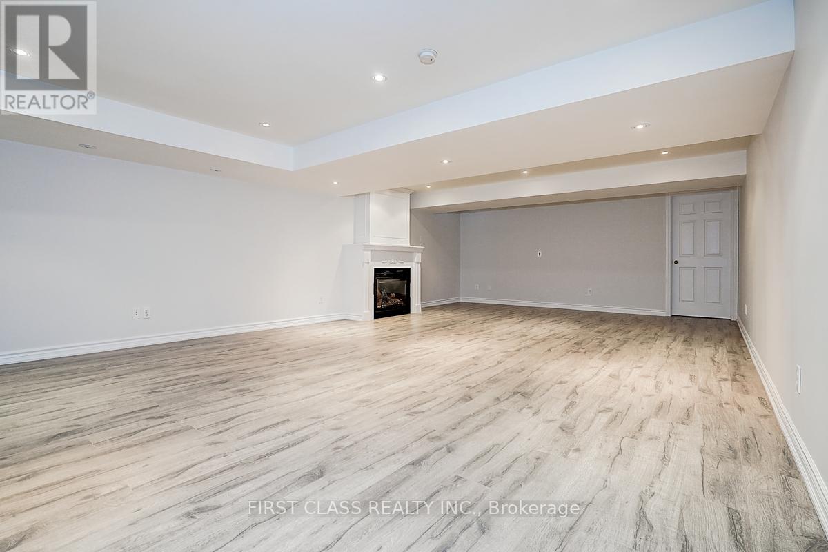 Photo 41 of 50 Hayfield Crescent, Richmond Hill ON