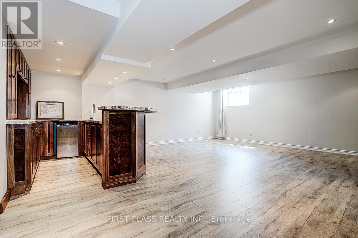Photo 42 of 50 Hayfield Crescent, Richmond Hill ON