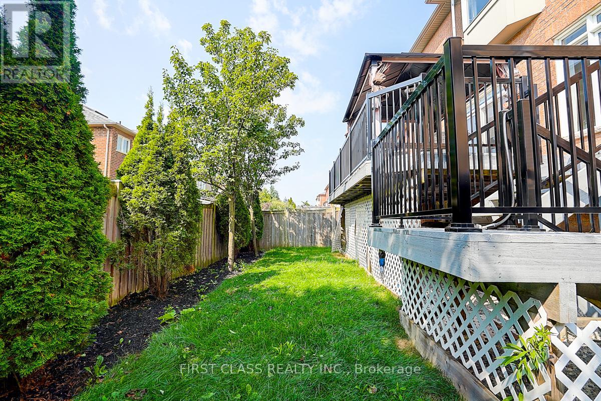 Photo 46 of 50 Hayfield Crescent, Richmond Hill ON