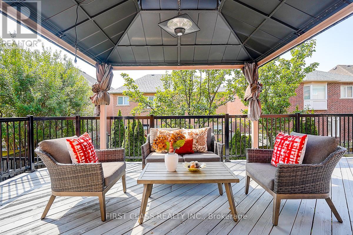 Photo 47 of 50 Hayfield Crescent, Richmond Hill ON