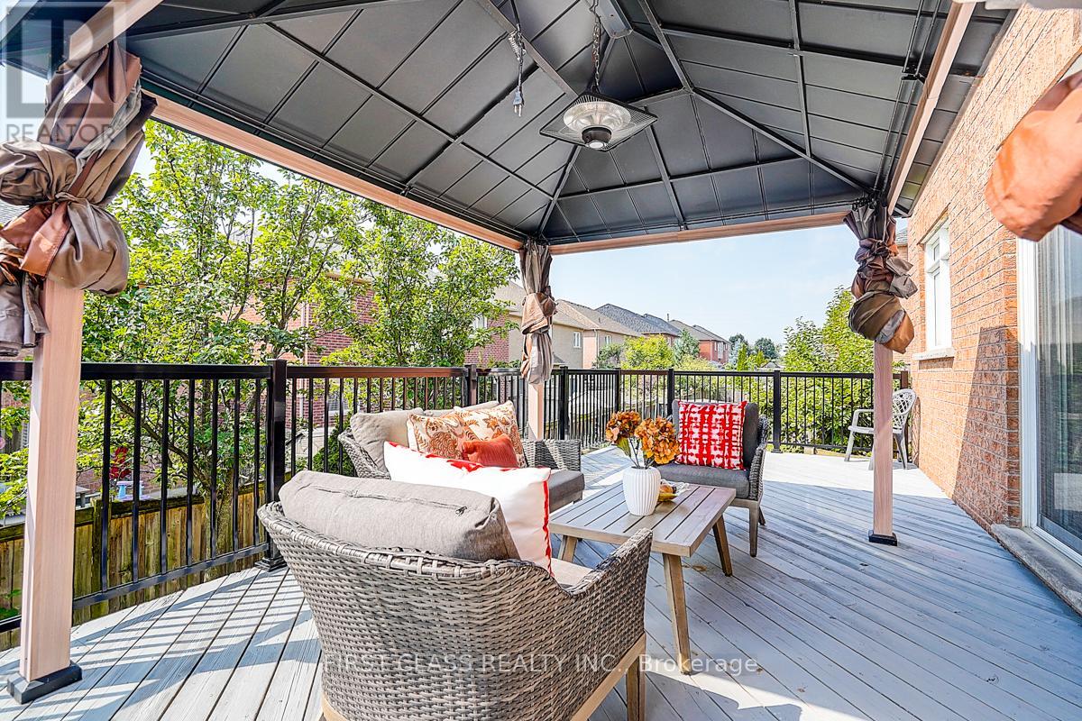 Photo 48 of 50 Hayfield Crescent, Richmond Hill ON
