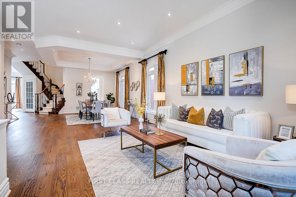 Photo 6 of 50 Hayfield Crescent, Richmond Hill ON