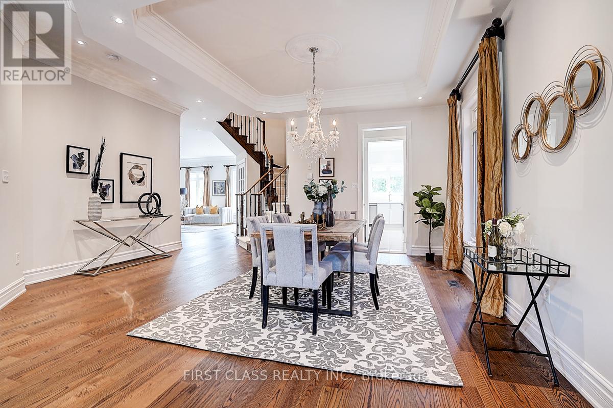 Photo 8 of 50 Hayfield Crescent, Richmond Hill ON