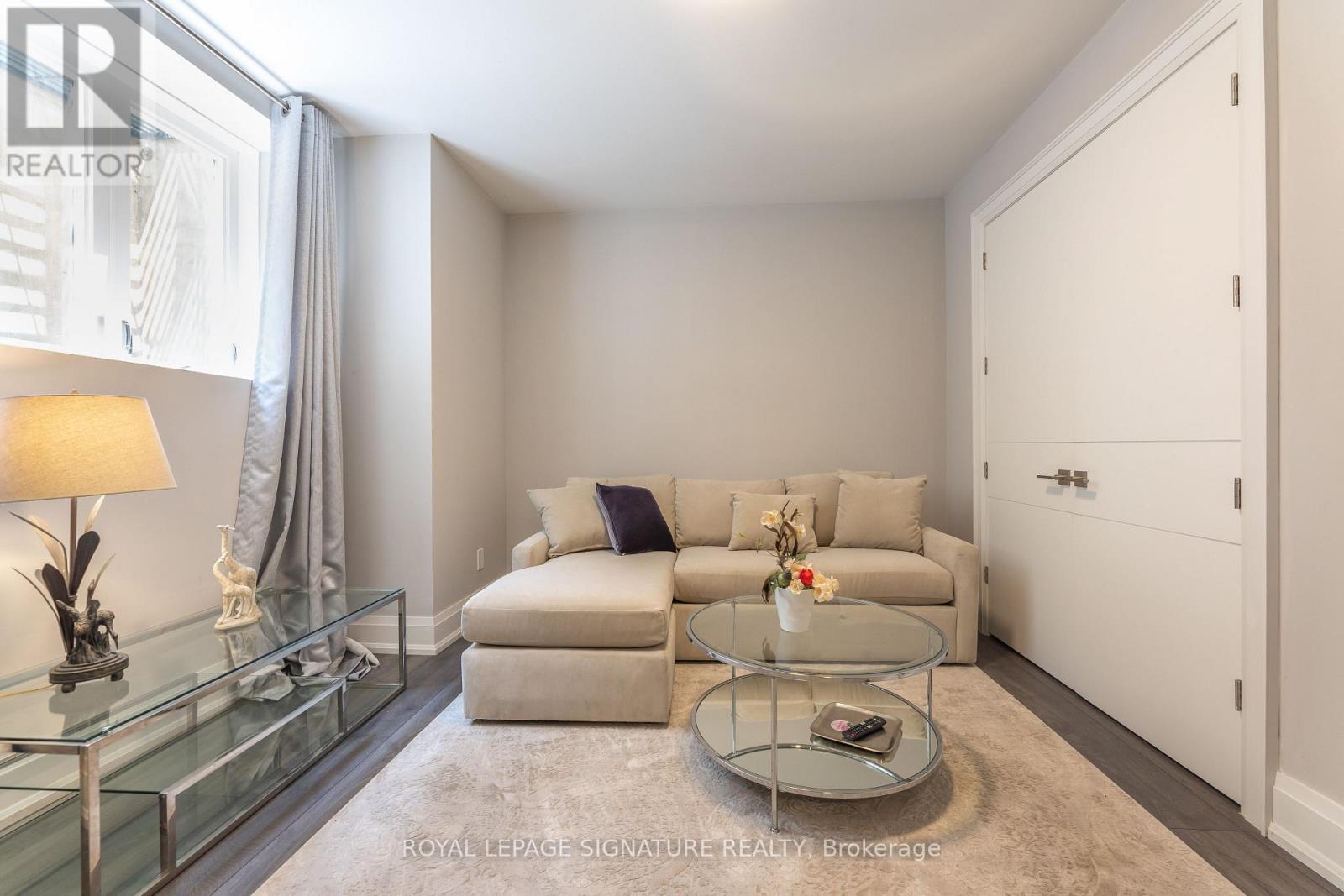 Photo 19 of 1449 Crescent Road, Mississauga ON