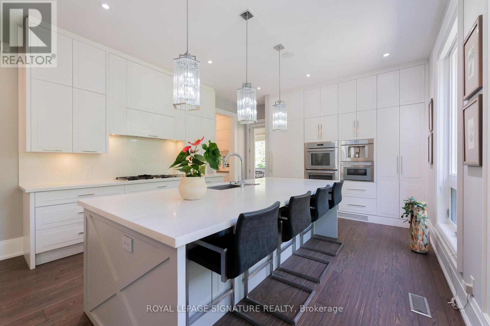 Photo 4 of 1449 Crescent Road, Mississauga ON