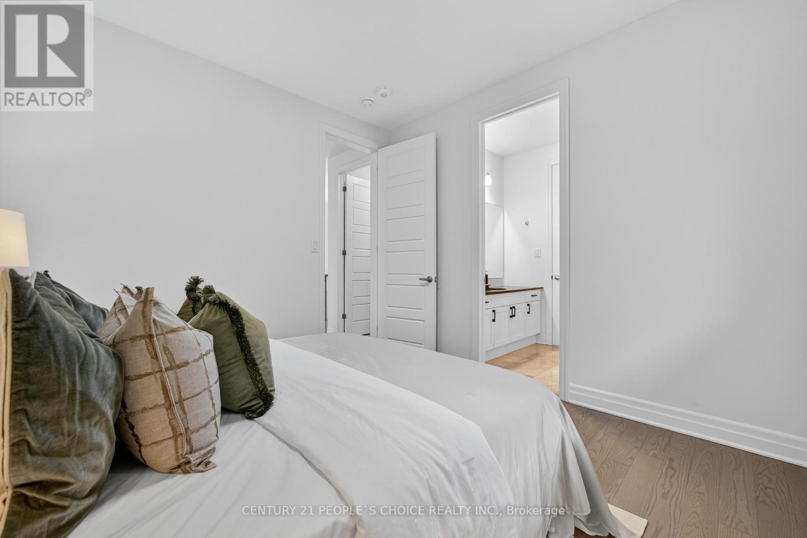 Photo 39 of 1297 Manitou Way, Milton ON