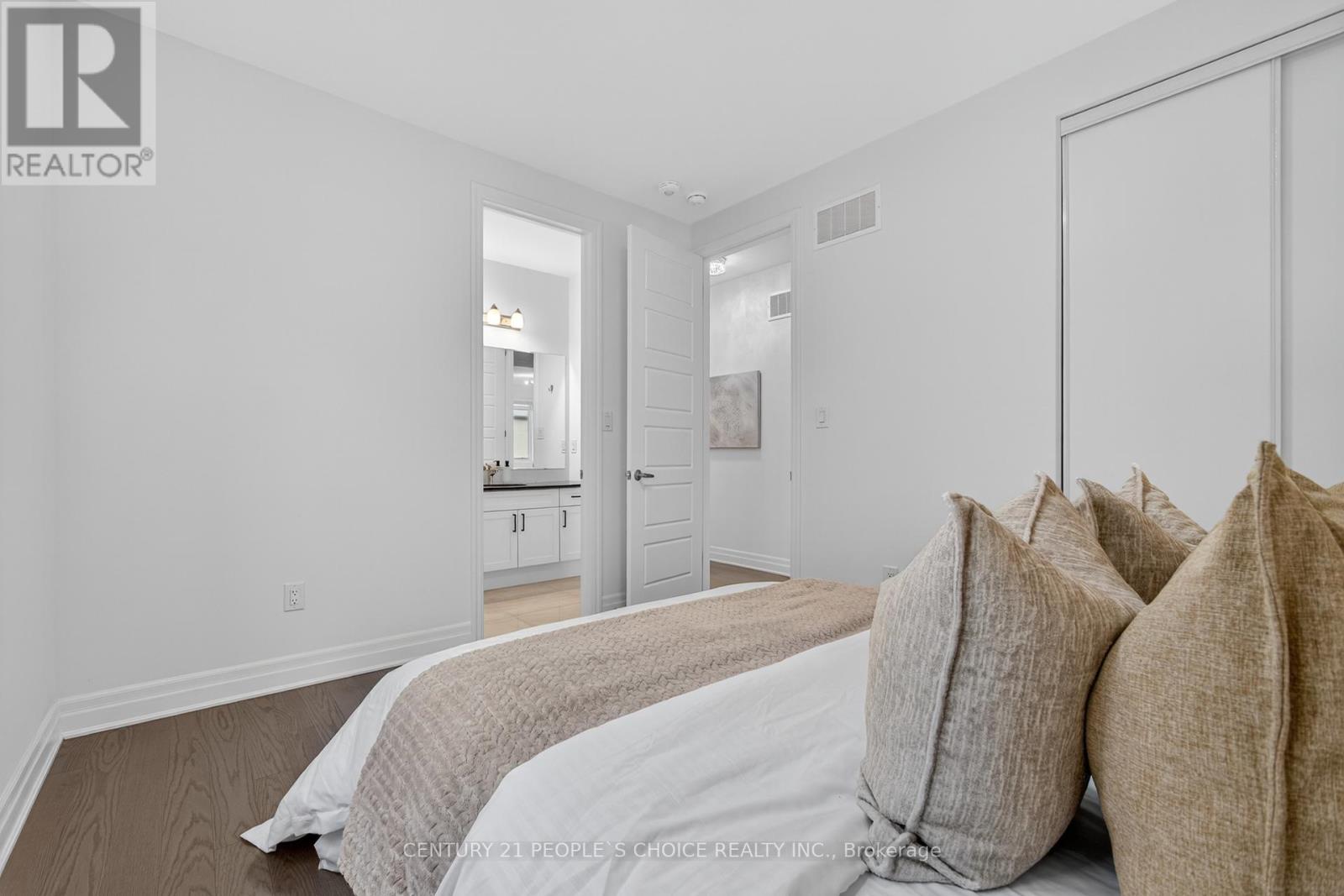Photo 1 of 1297 Manitou Way, Milton ON