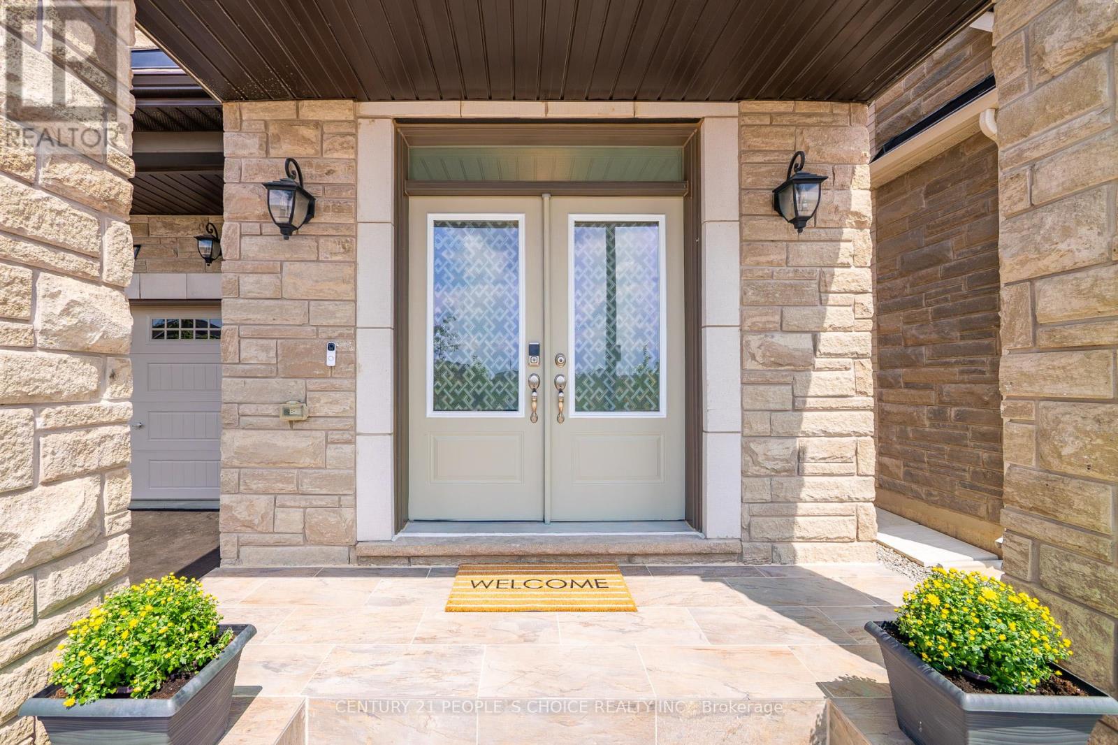 Photo 2 of 1297 Manitou Way, Milton ON