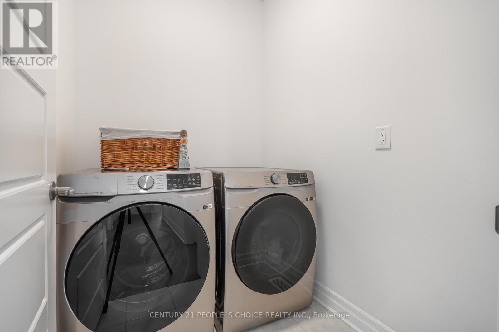 Photo 19 of 1297 Manitou Way, Milton ON