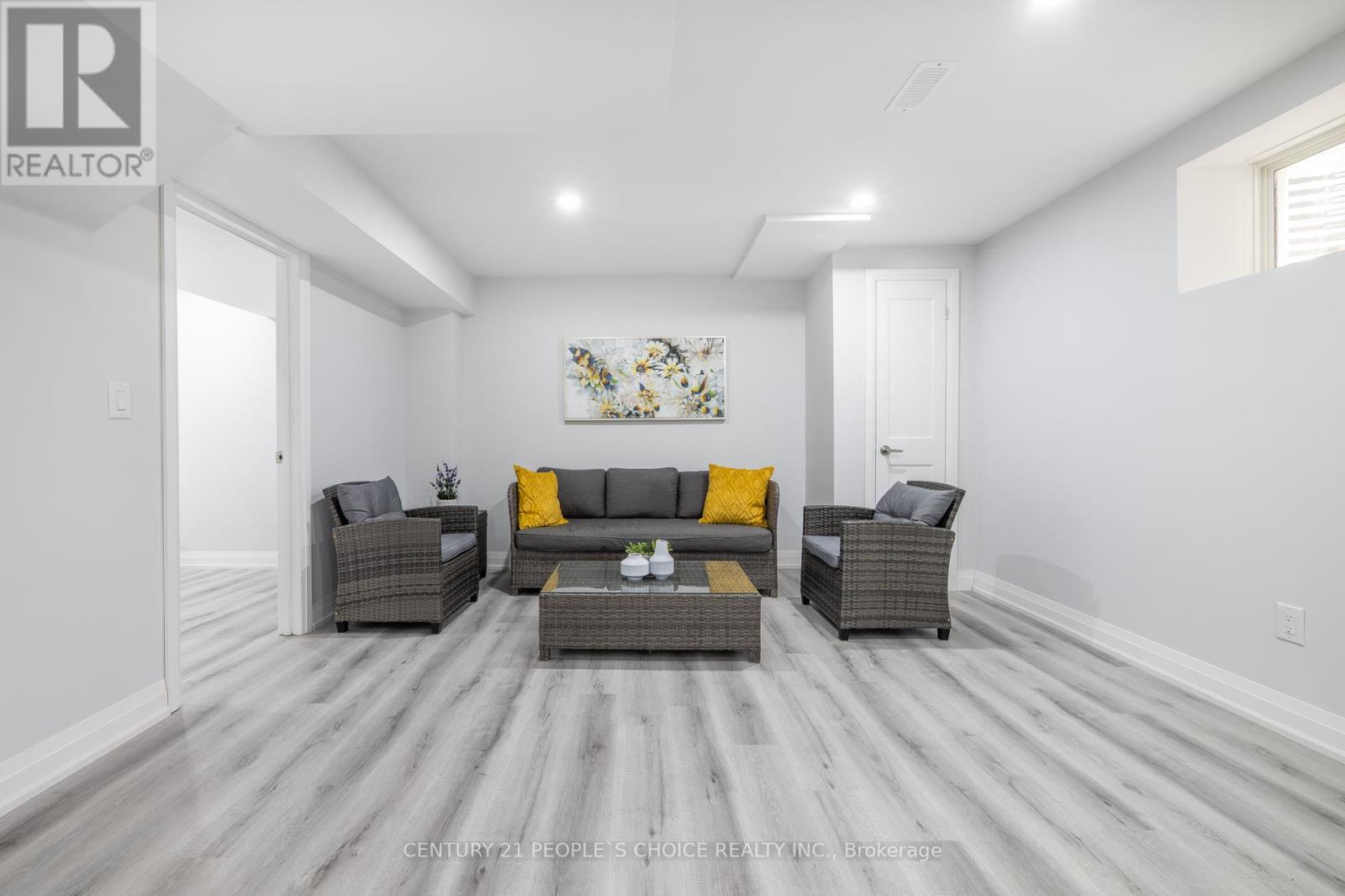 Photo 7 of 1297 Manitou Way, Milton ON