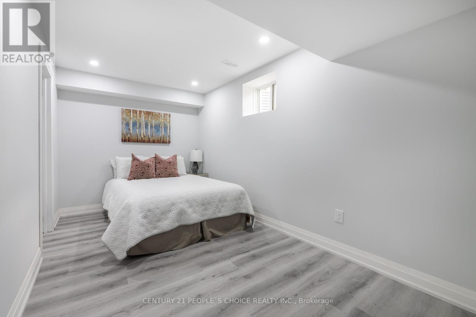Photo 18 of 1297 Manitou Way, Milton ON