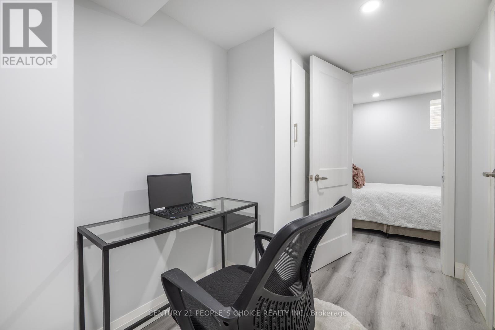 Photo 34 of 1297 Manitou Way, Milton ON