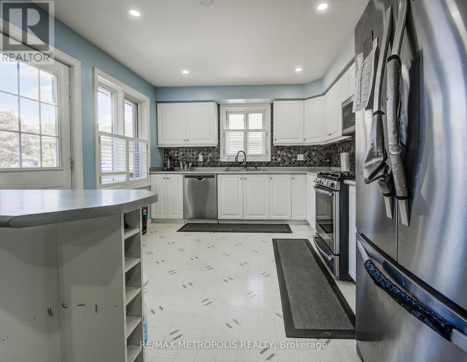 Photo 12 of 258 Saginaw Parkway, Cambridge ON