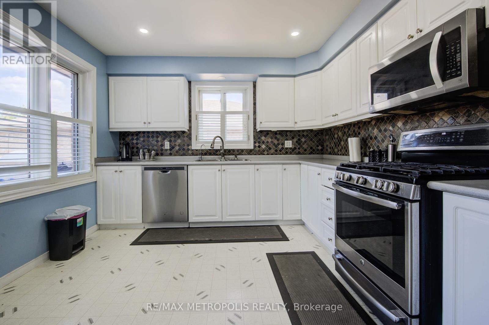Photo 34 of 258 Saginaw Parkway, Cambridge ON