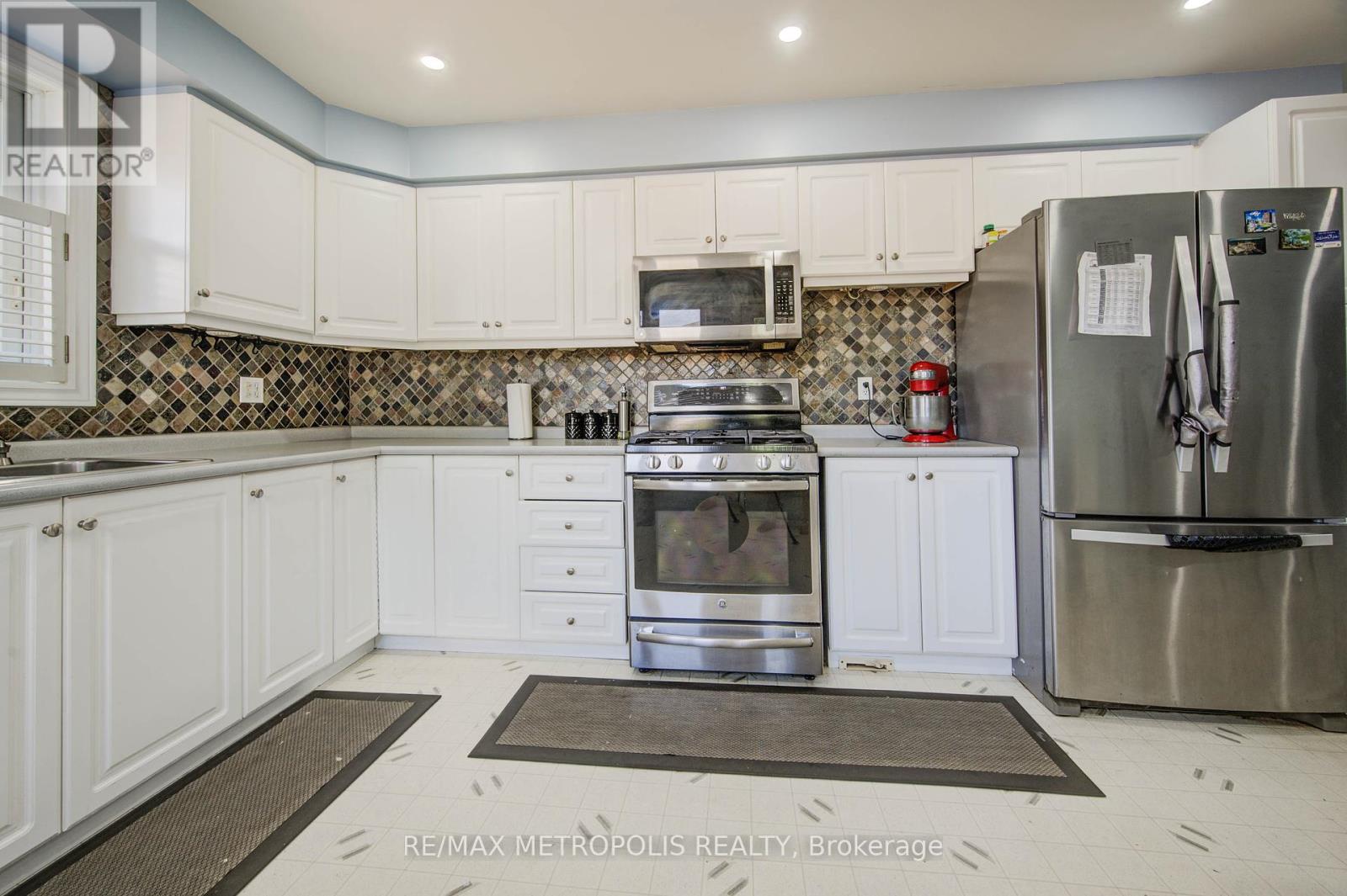 Photo 20 of 258 Saginaw Parkway, Cambridge ON
