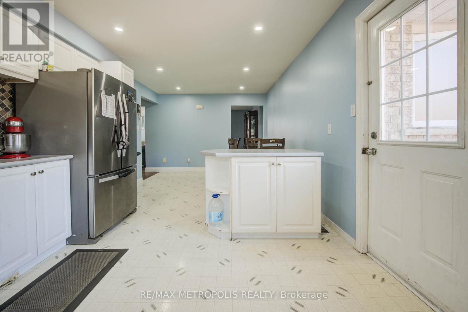 Photo 11 of 258 Saginaw Parkway, Cambridge ON