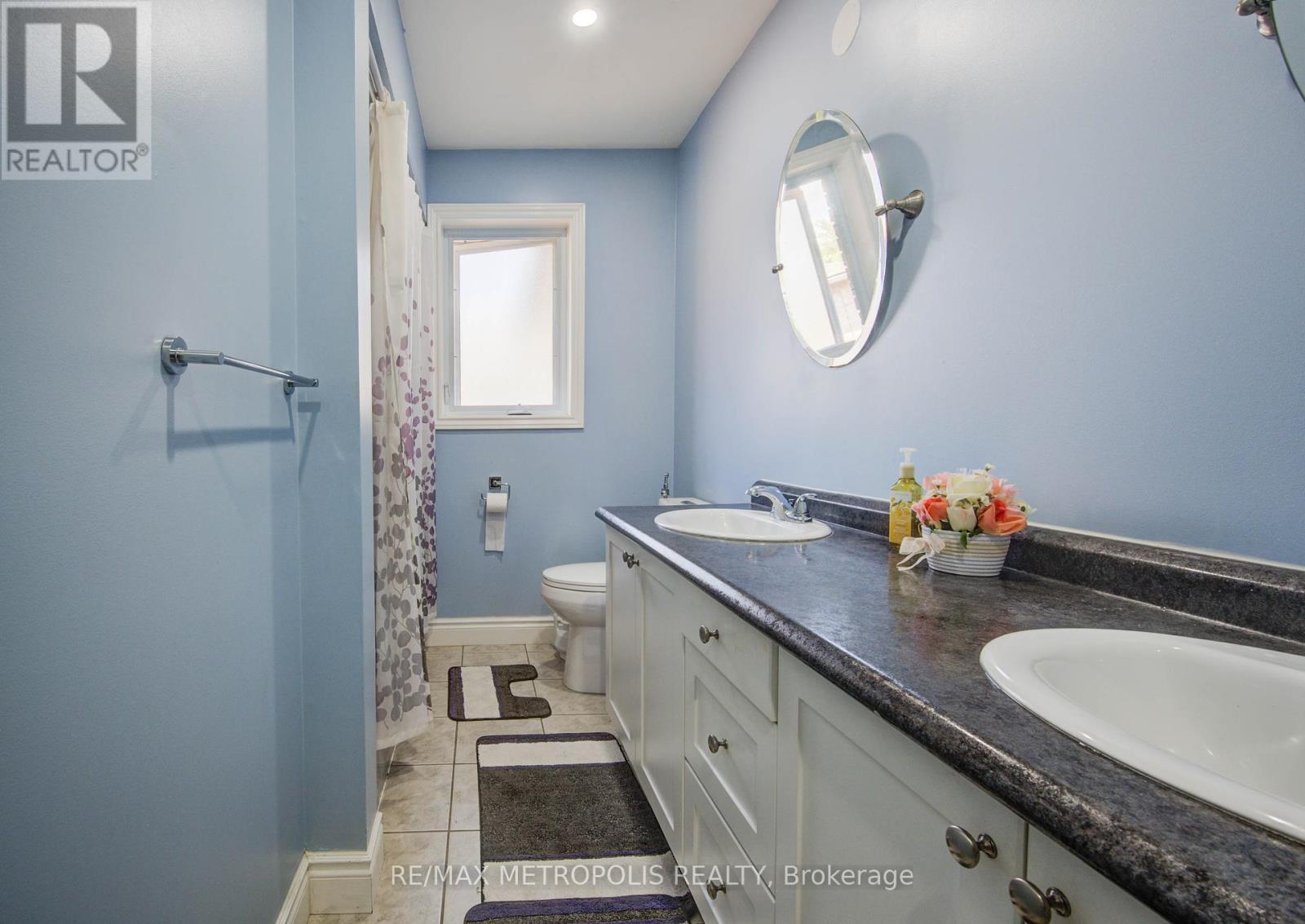 Photo 19 of 258 Saginaw Parkway, Cambridge ON
