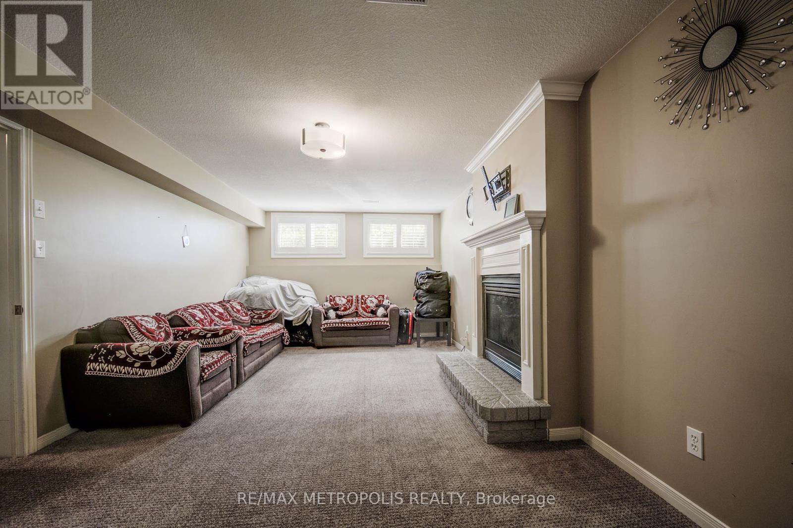 Photo 2 of 258 Saginaw Parkway, Cambridge ON