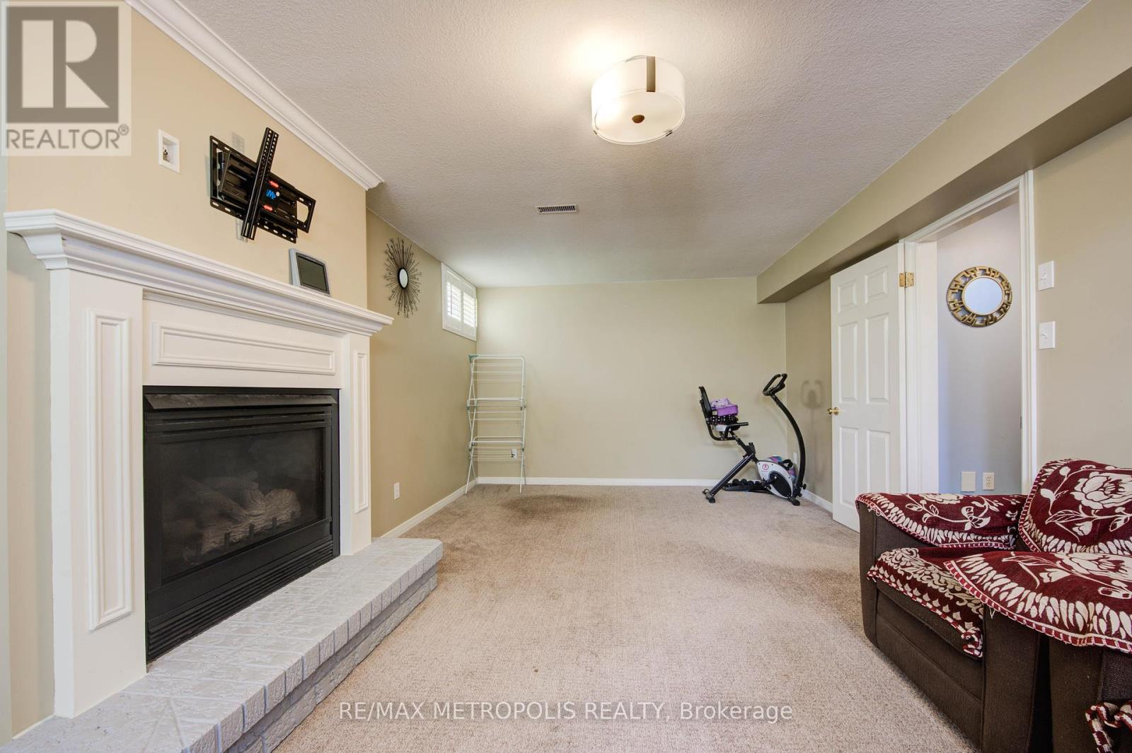 Photo 15 of 258 Saginaw Parkway, Cambridge ON