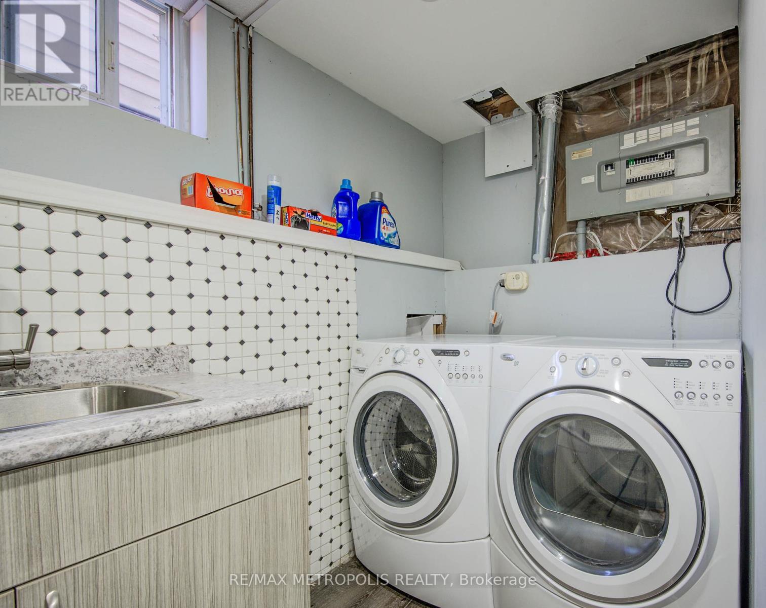 Photo 1 of 258 Saginaw Parkway, Cambridge ON