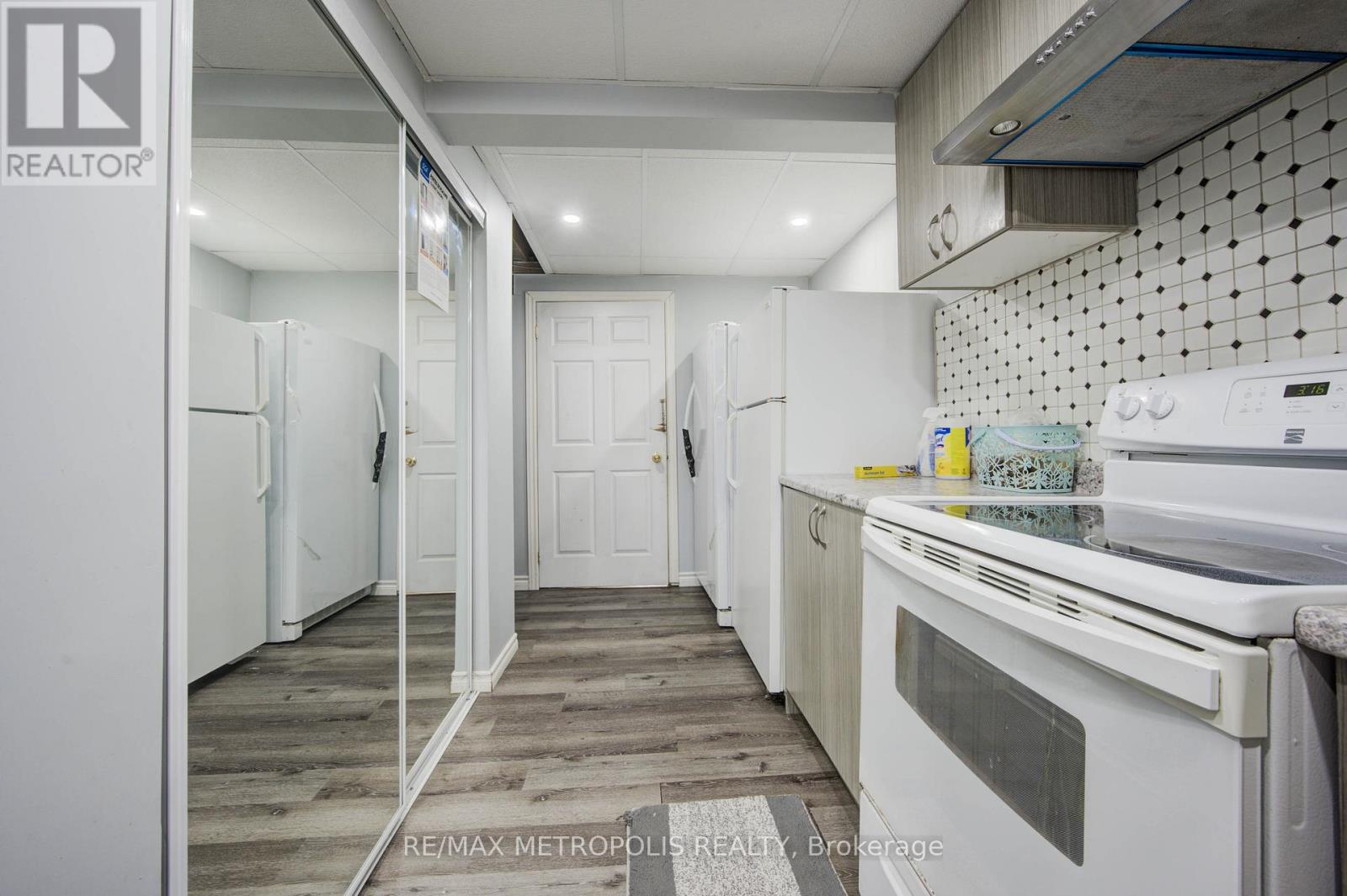 Photo 18 of 258 Saginaw Parkway, Cambridge ON