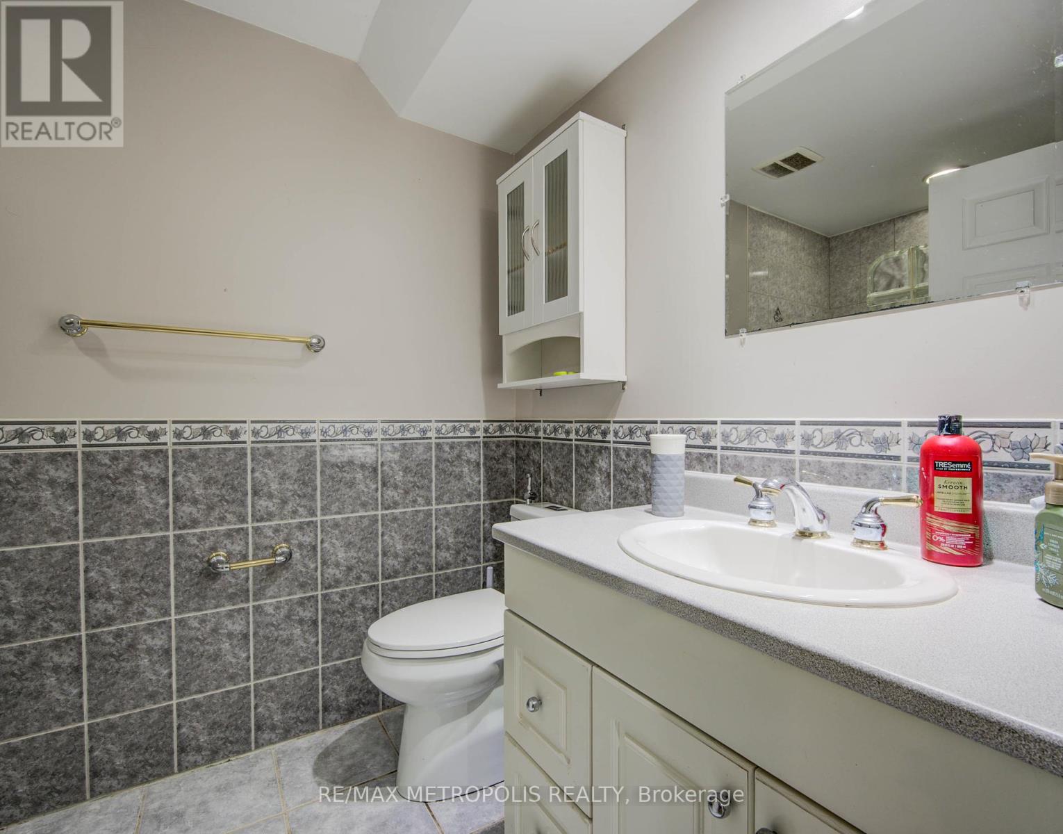 Photo 30 of 258 Saginaw Parkway, Cambridge ON