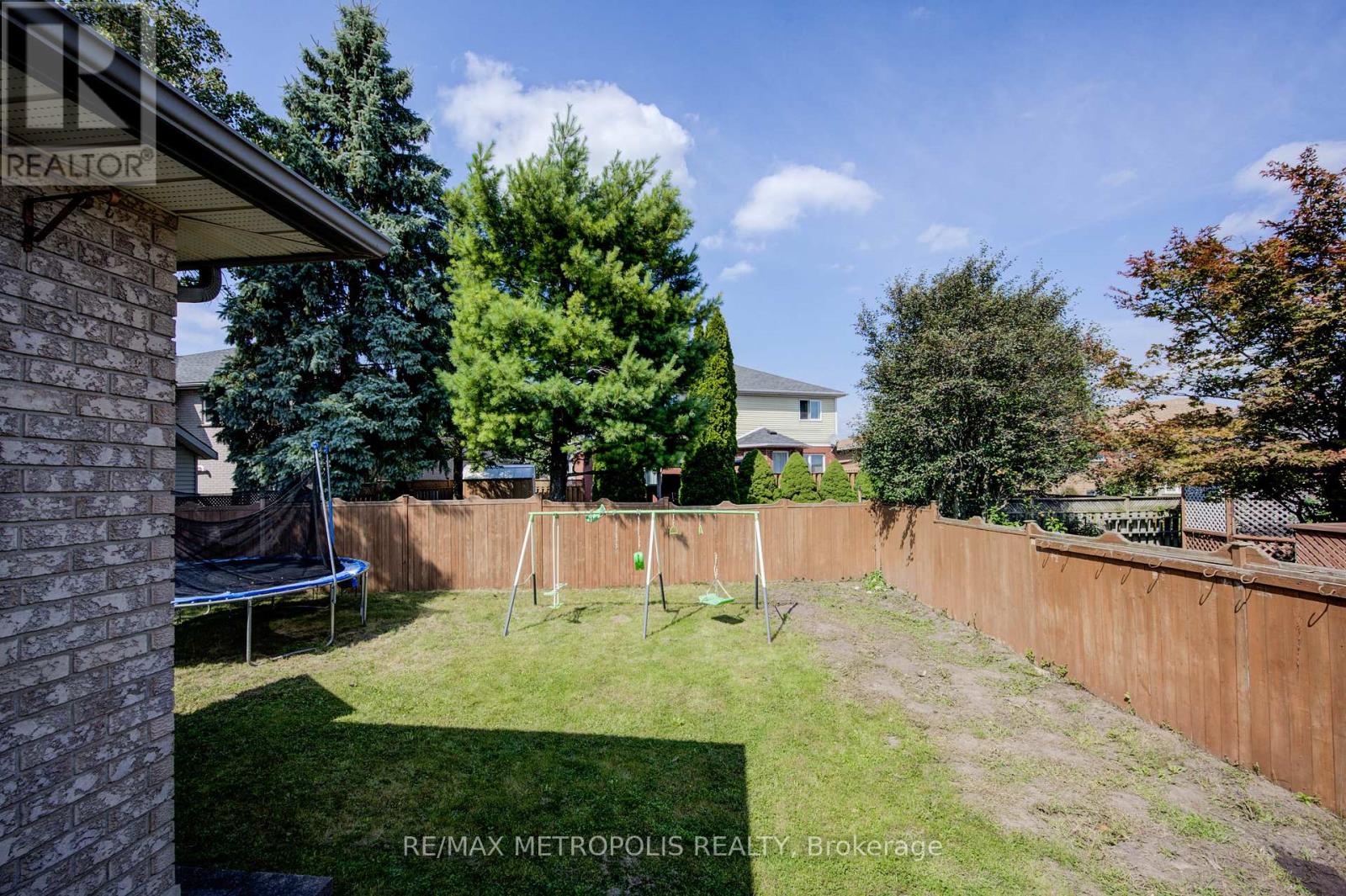 Photo 6 of 258 Saginaw Parkway, Cambridge ON