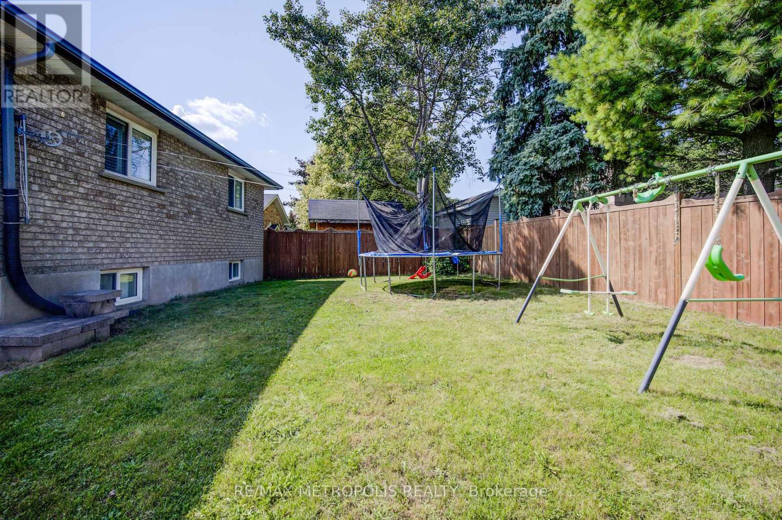 Photo 37 of 258 Saginaw Parkway, Cambridge ON
