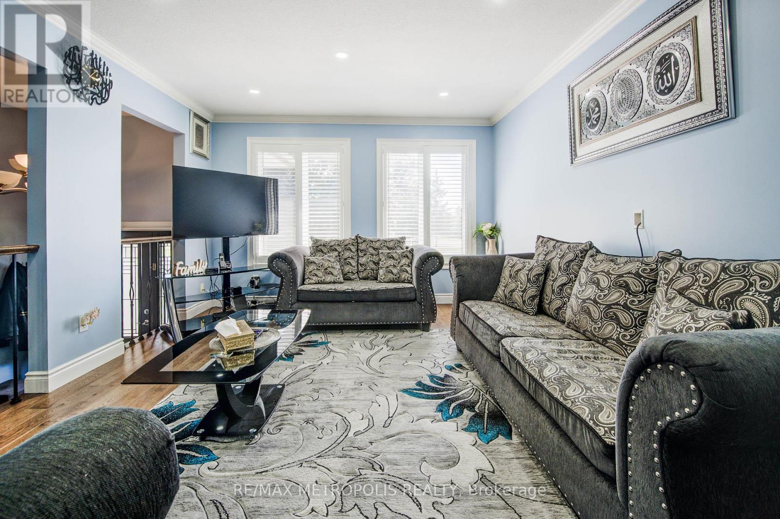Photo 32 of 258 Saginaw Parkway, Cambridge ON