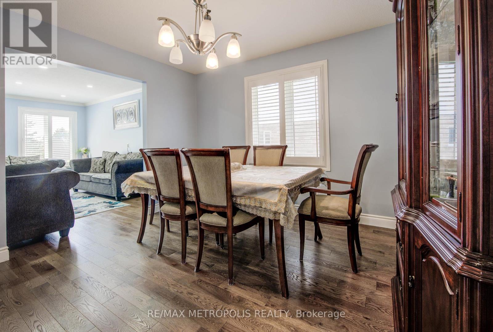 Photo 27 of 258 Saginaw Parkway, Cambridge ON