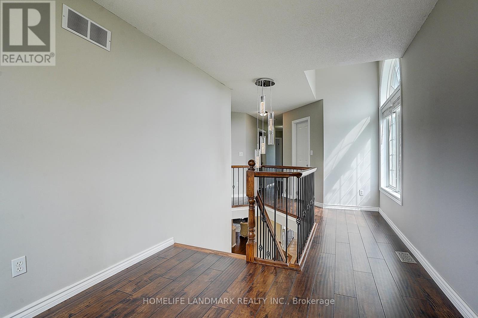 Photo 5 of 93 Pelham Drive, Hamilton ON
