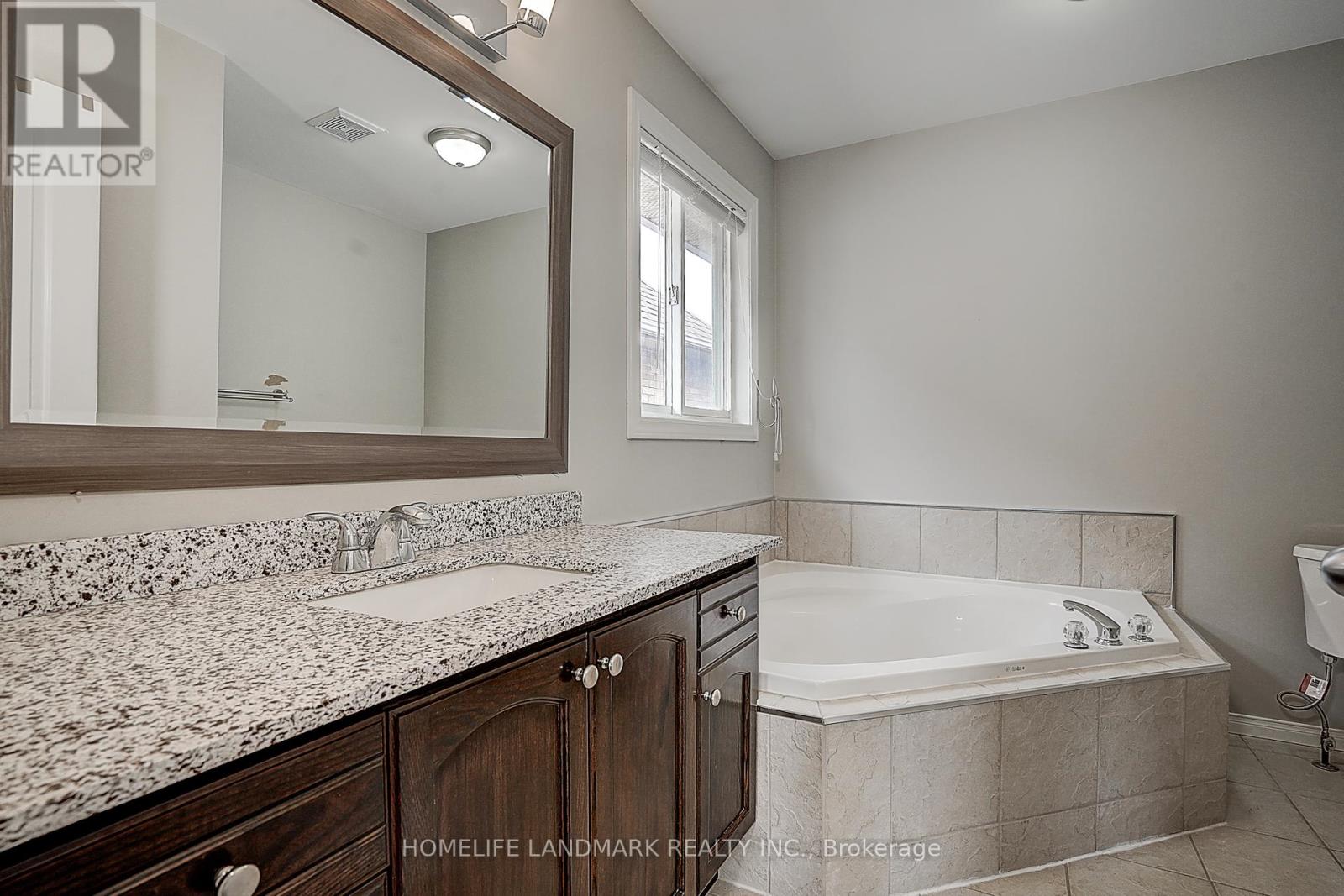 Photo 40 of 93 Pelham Drive, Hamilton ON