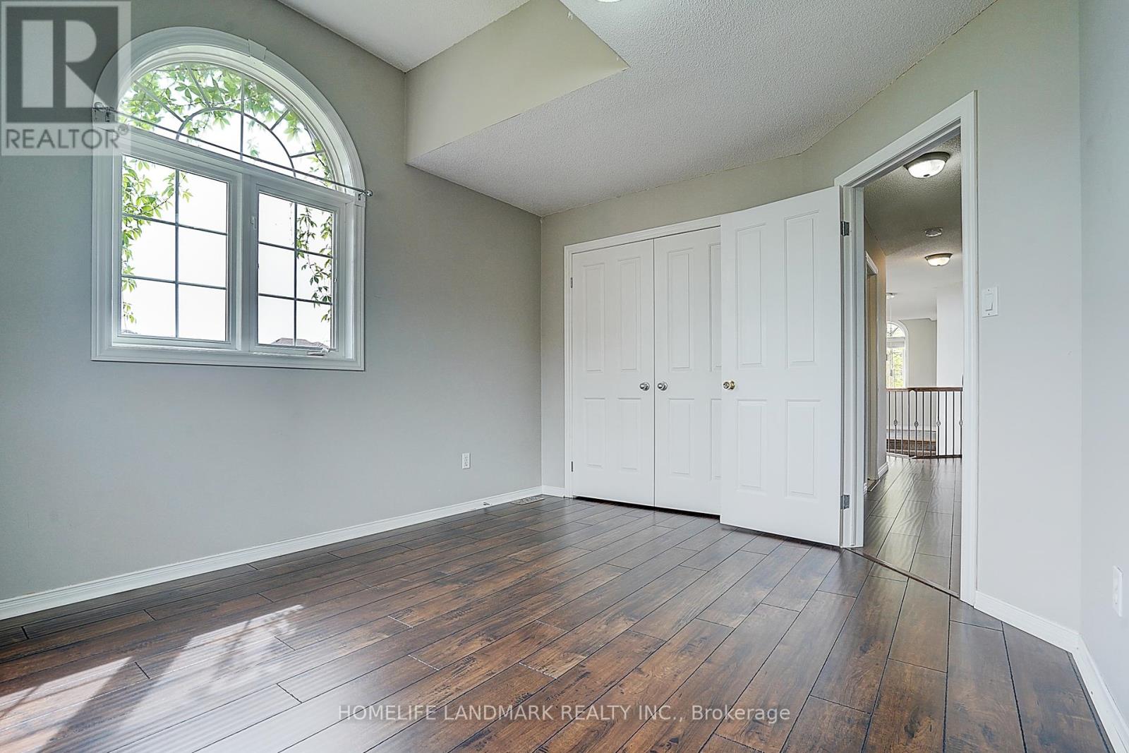 Photo 3 of 93 Pelham Drive, Hamilton ON