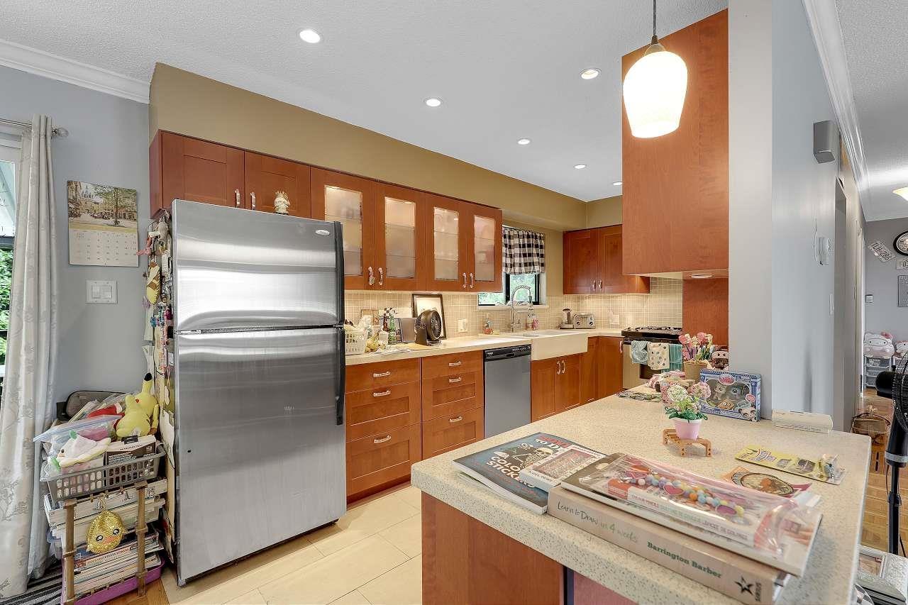 Photo 11 of 10950 Oriole Drive, Surrey BC