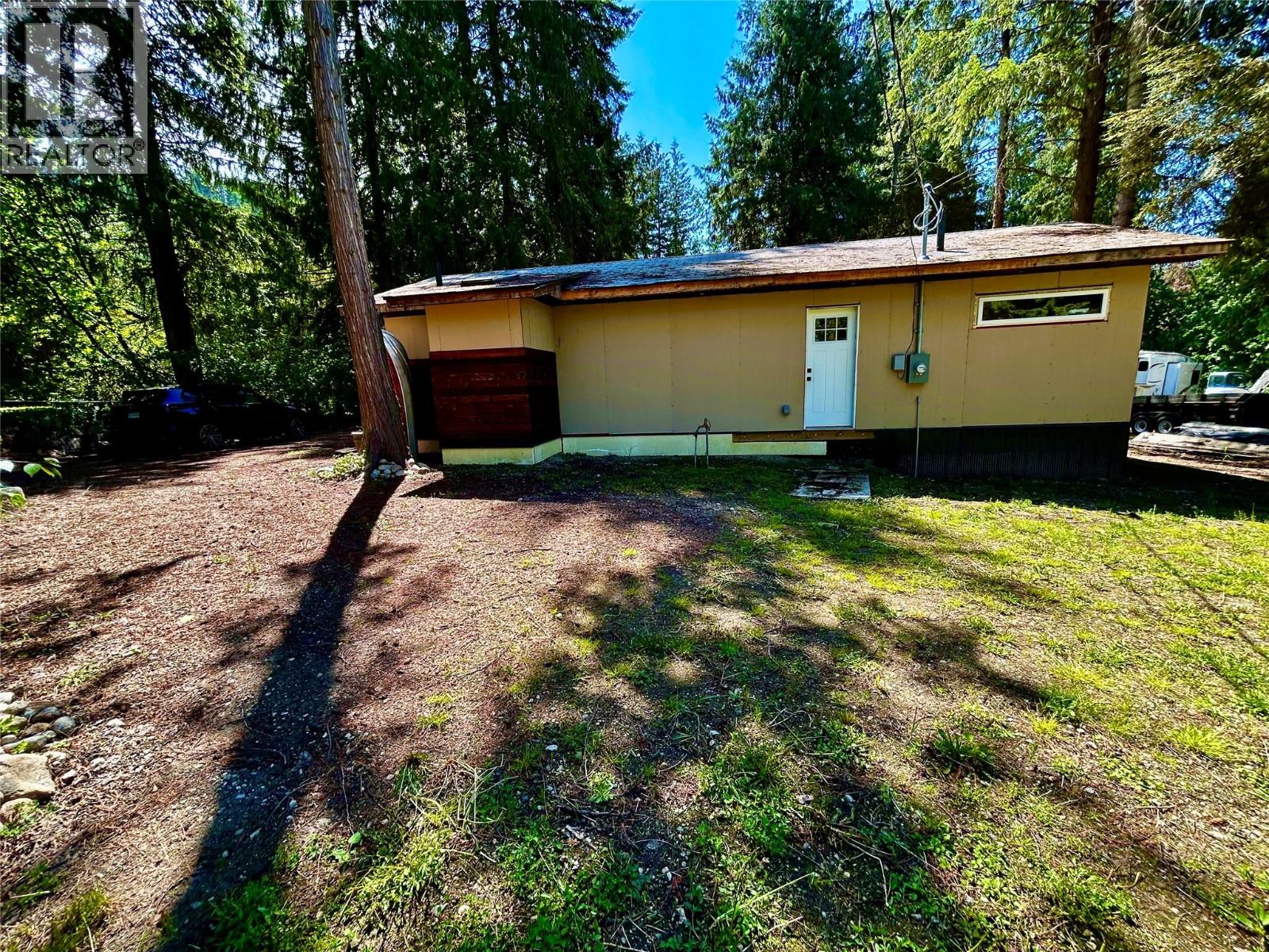 Photo 11 of 650 Swansea Point Road, Swansea Point BC
