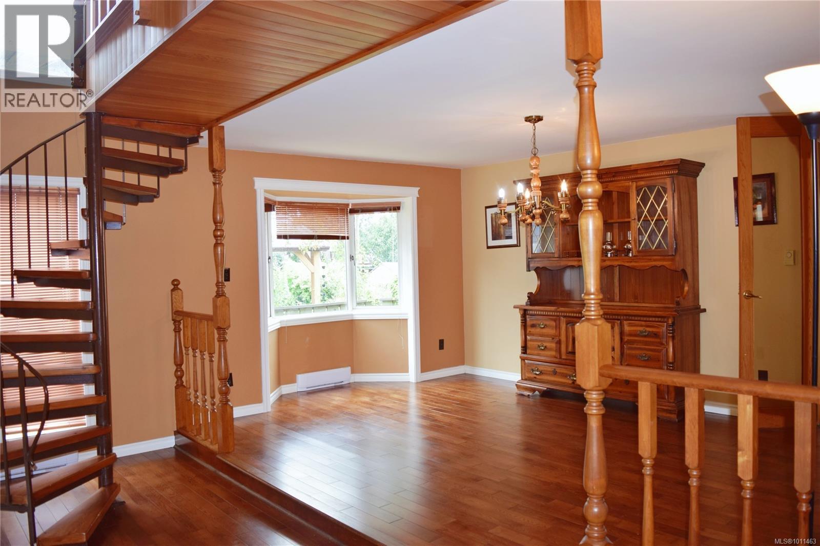 Photo 33 of 1568 Eric Rd, Saanich BC