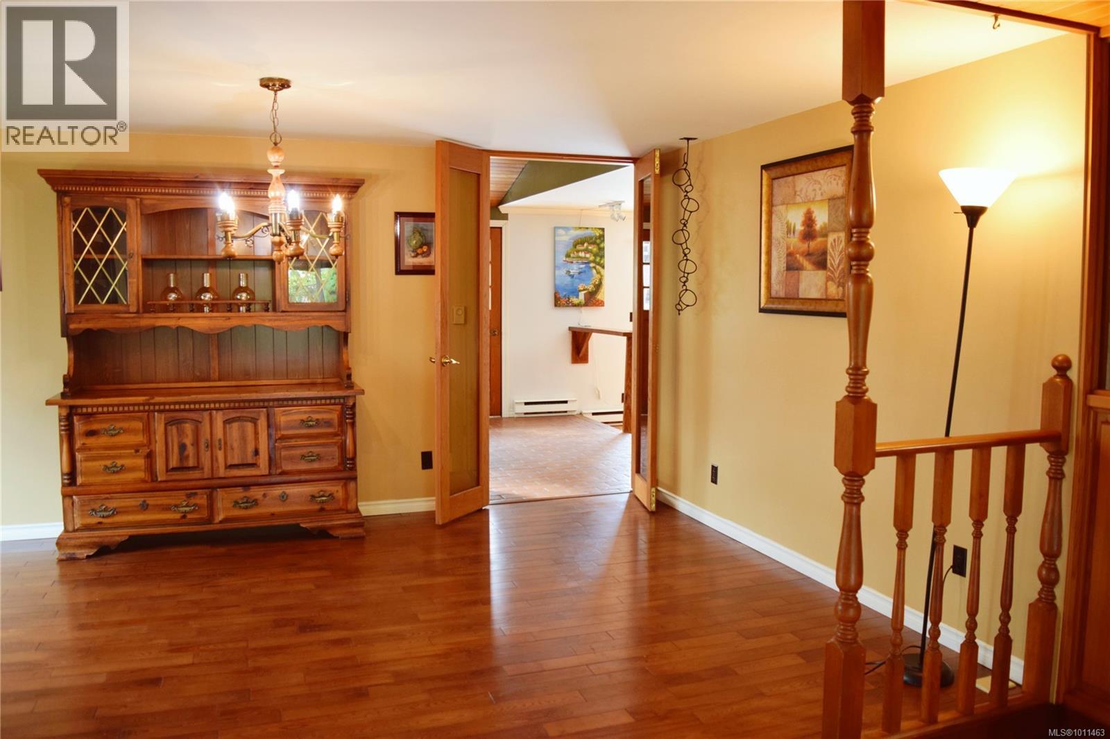 Photo 2 of 1568 Eric Rd, Saanich BC