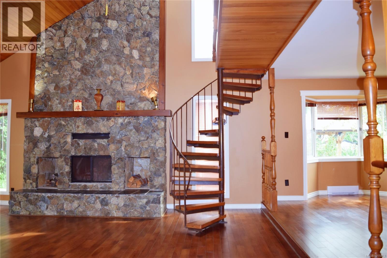 Photo 14 of 1568 Eric Rd, Saanich BC