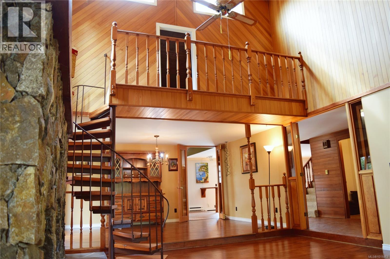 Photo 4 of 1568 Eric Rd, Saanich BC