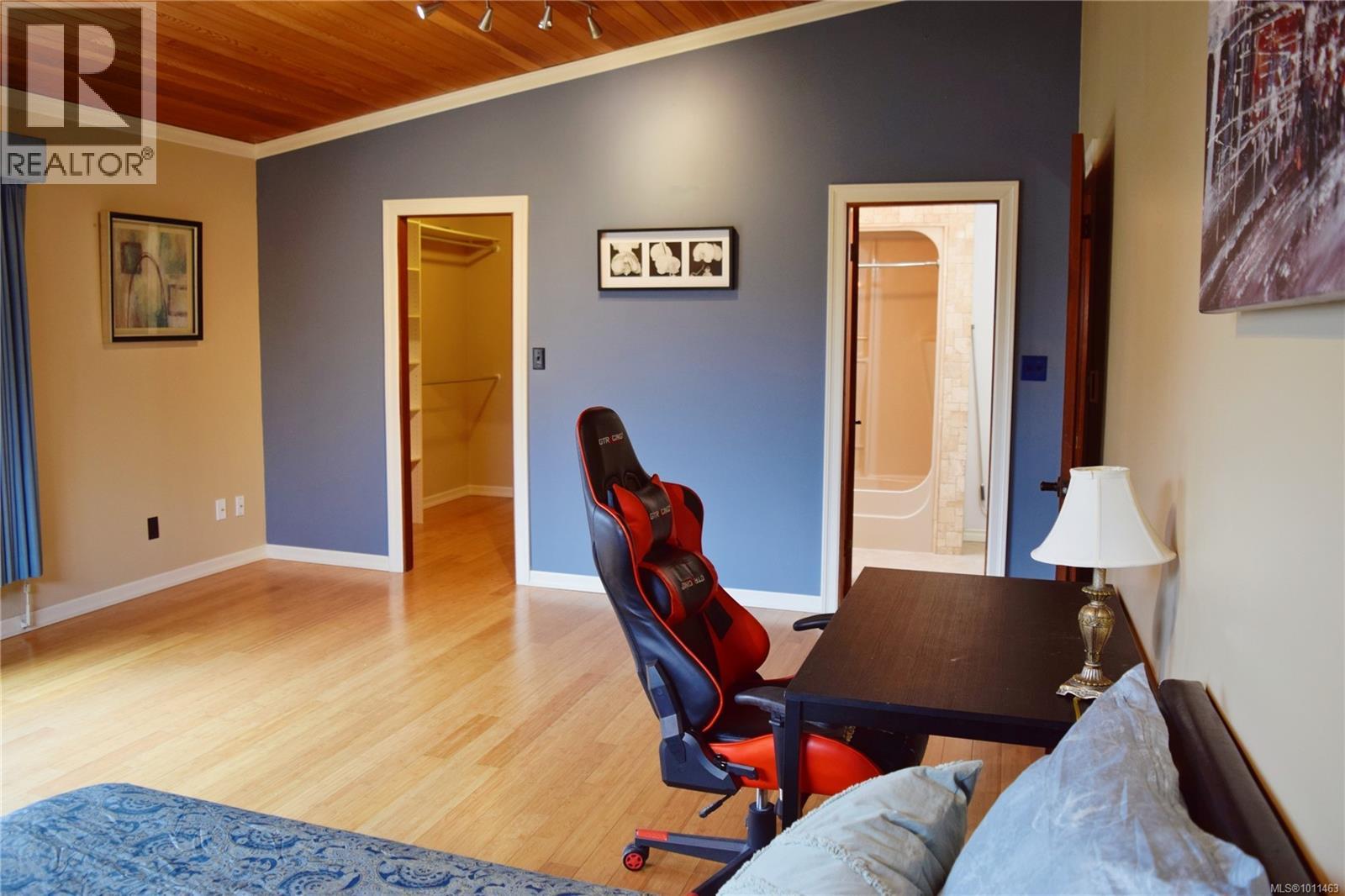 Photo 10 of 1568 Eric Rd, Saanich BC