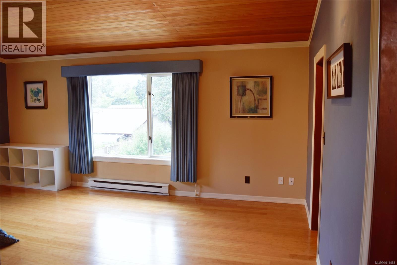 Photo 18 of 1568 Eric Rd, Saanich BC