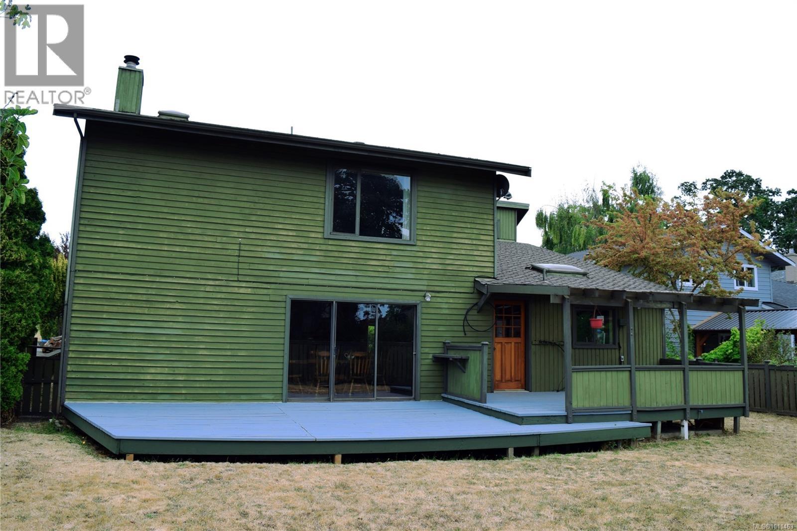 Photo 32 of 1568 Eric Rd, Saanich BC