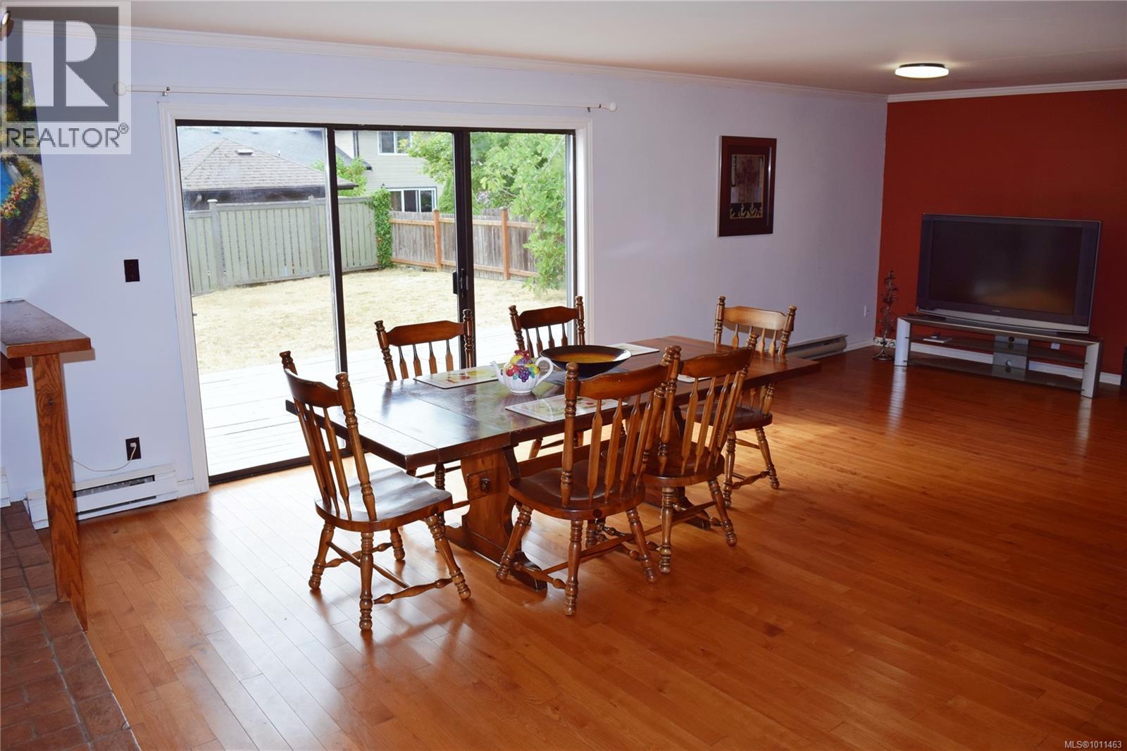 Photo 35 of 1568 Eric Rd, Saanich BC