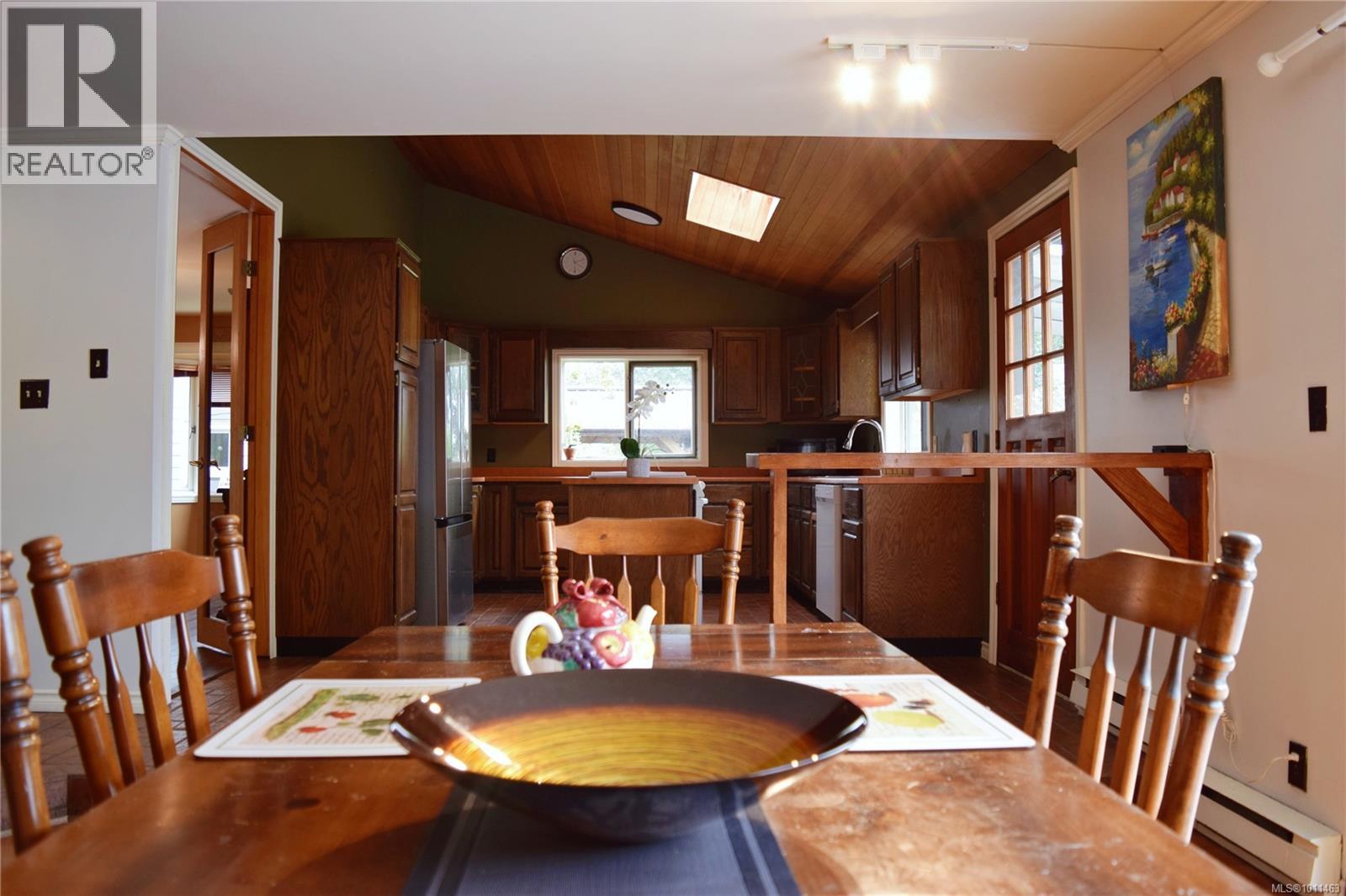 Photo 9 of 1568 Eric Rd, Saanich BC