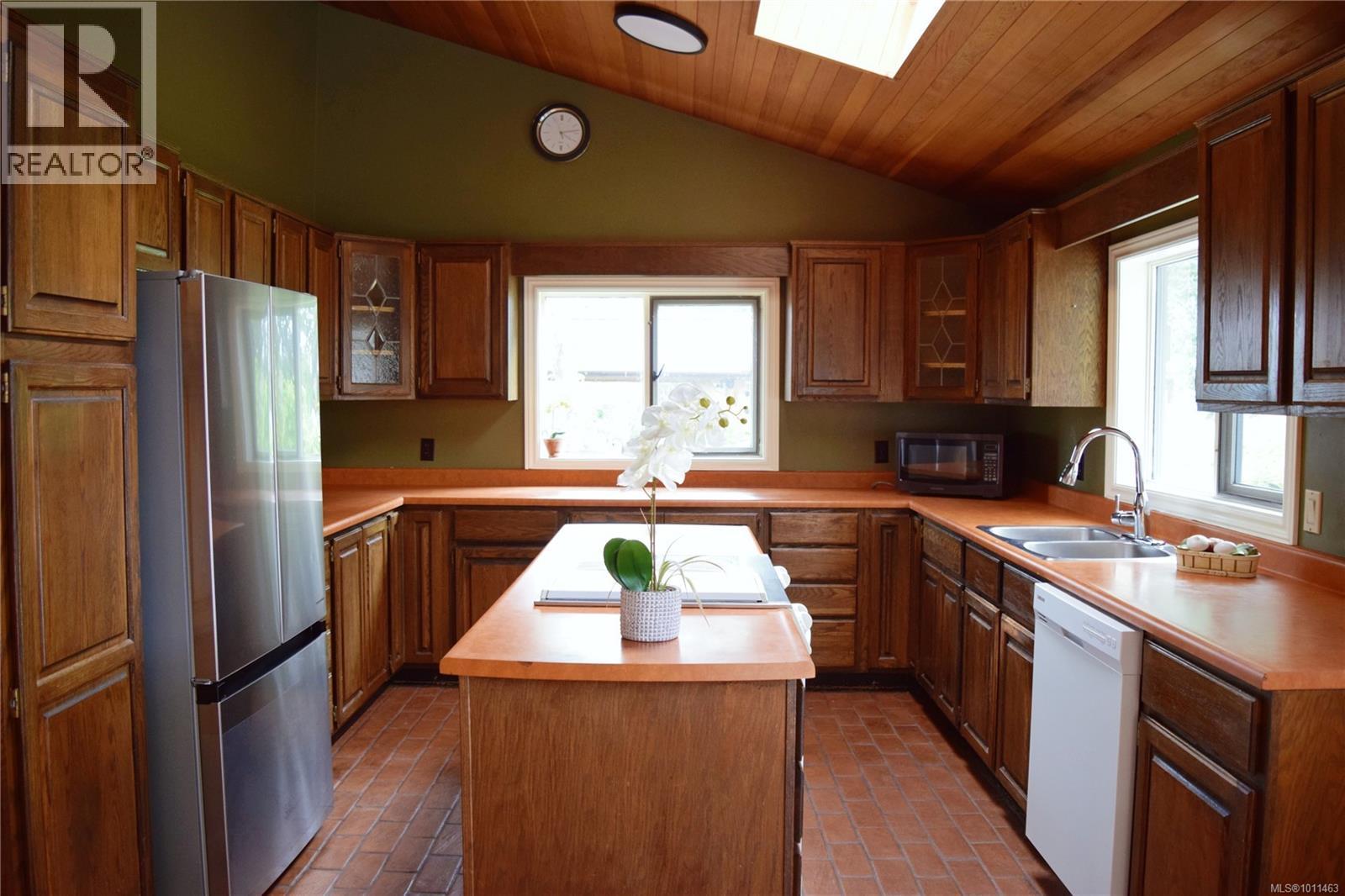 Photo 36 of 1568 Eric Rd, Saanich BC
